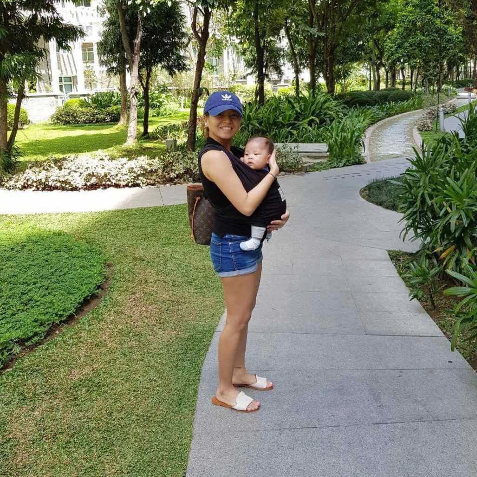 Her Sandals - Image 6